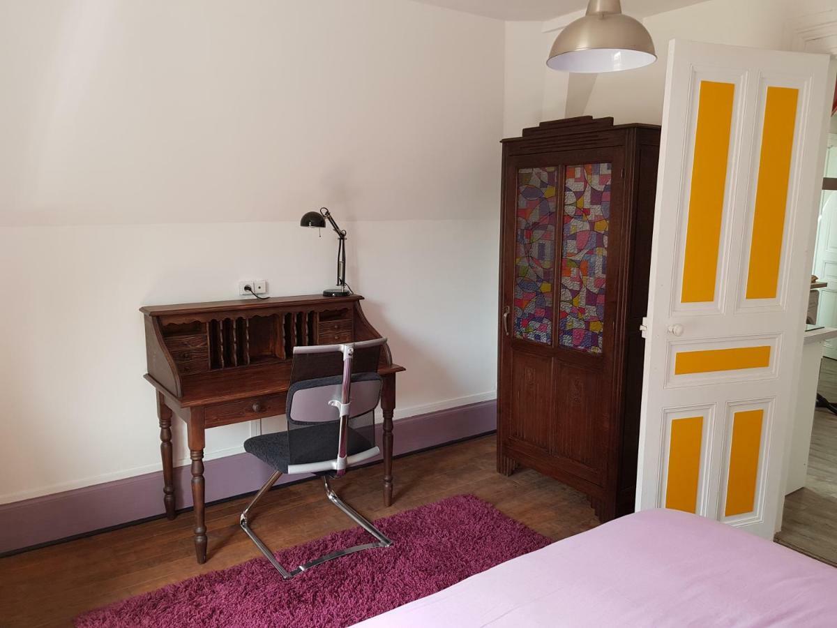 Appartement Atypique - 2 Chambres - Rue Calme Dans Centre Ville Sedan Exterior foto