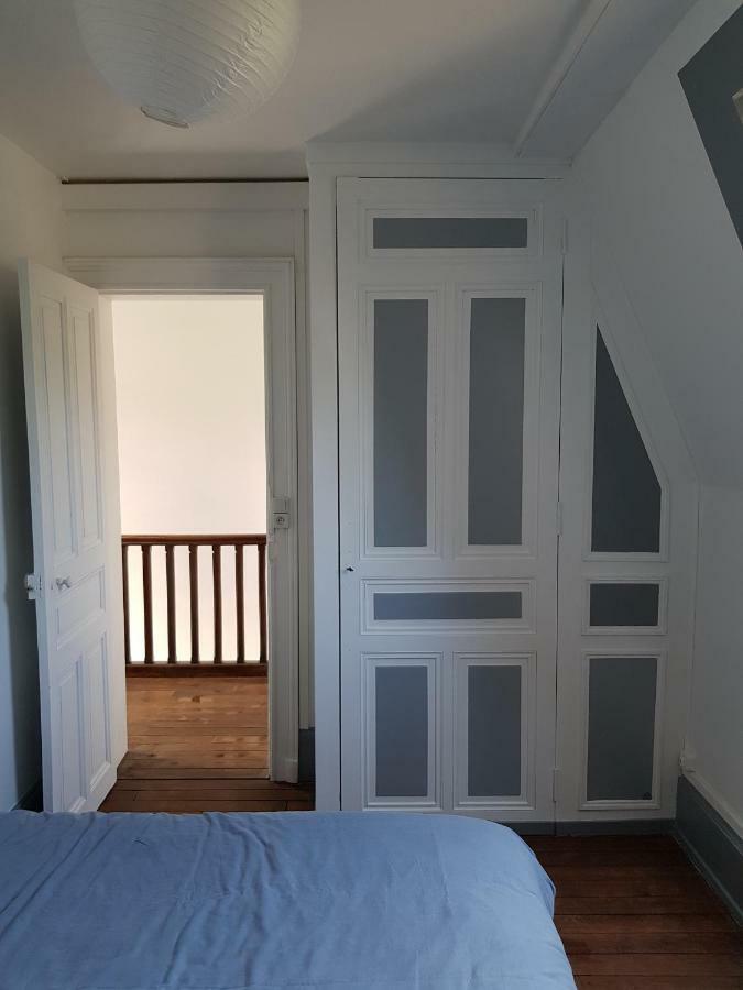 Appartement Atypique - 2 Chambres - Rue Calme Dans Centre Ville Sedan Exterior foto