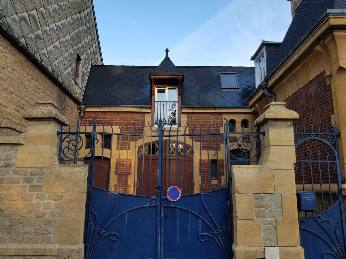 Appartement Atypique - 2 Chambres - Rue Calme Dans Centre Ville Sedan Exterior foto
